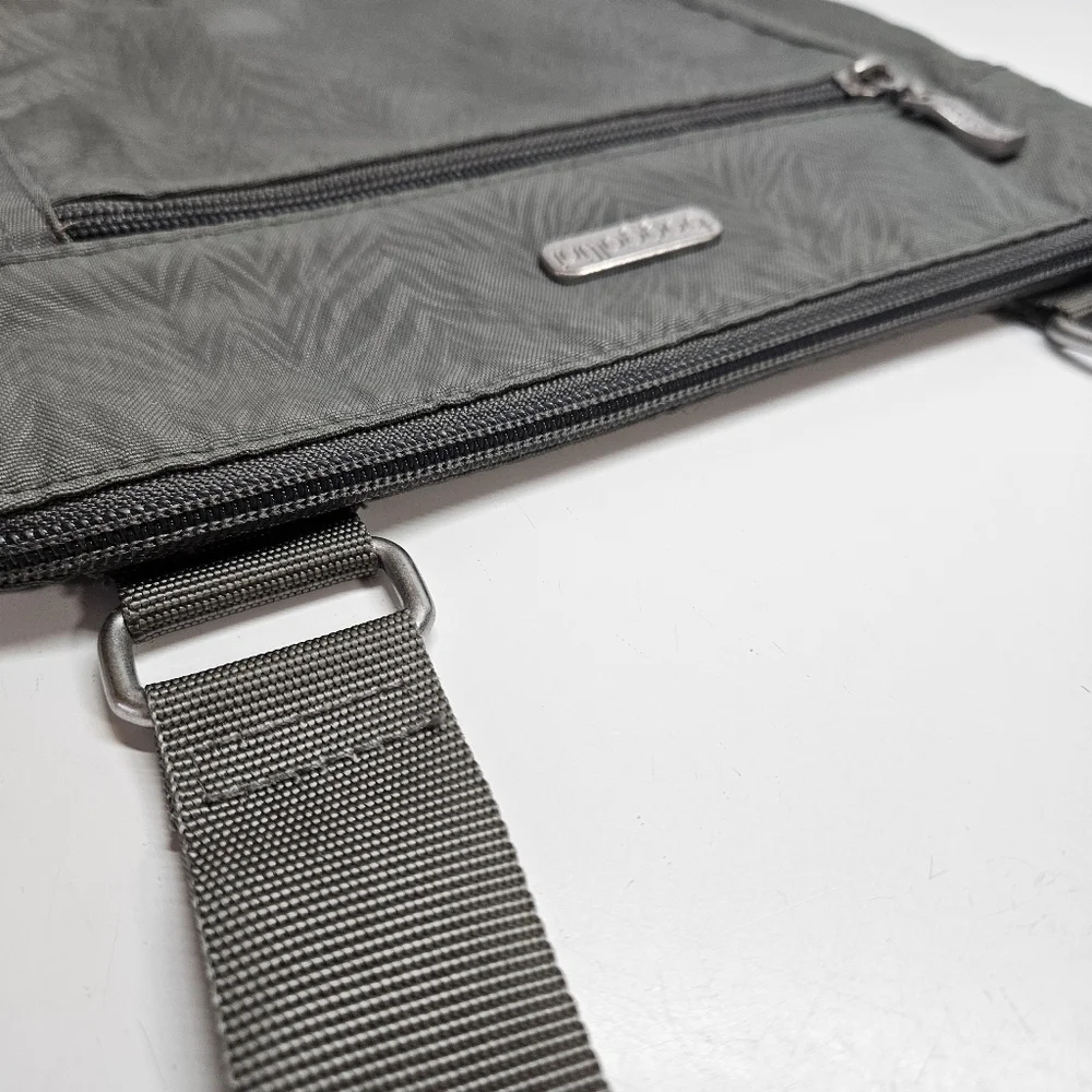 Baggallini Nylon Slim Crossbody Lightweight Bag Purse Olive Green